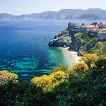 Tra Tetti E Mare - Helloelba