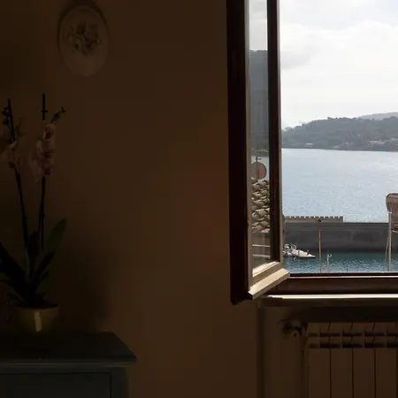別荘 Tra Tetti E Mare - Helloelba ポルトフェッラーイオ