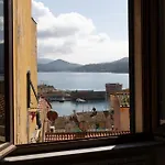 Tra Tetti E Mare - Helloelba Portoferraio