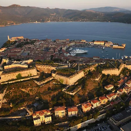Tra Tetti E Mare - Helloelba Feriehus Portoferraio