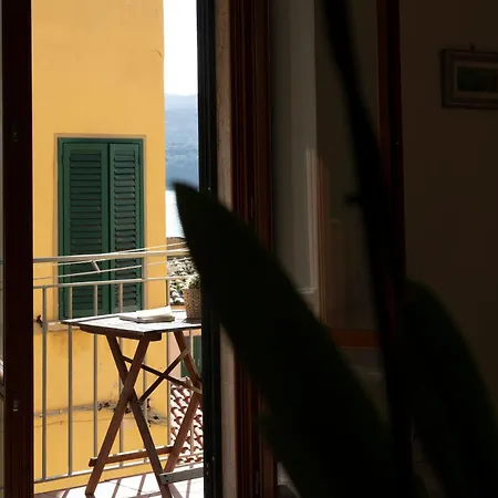 Vakantiehuis Tra Tetti E Mare - Helloelba *