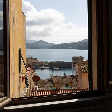 Tra Tetti E Mare - Helloelba 费拉约港