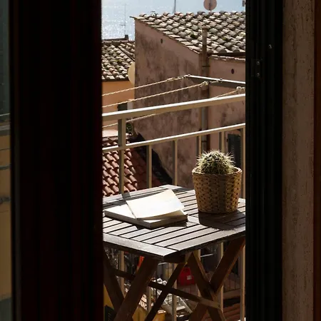 Tra Tetti E Mare - Helloelba 费拉约港