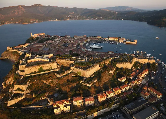 Tra Tetti E Mare - Helloelba Prázdninový dům Portoferraio