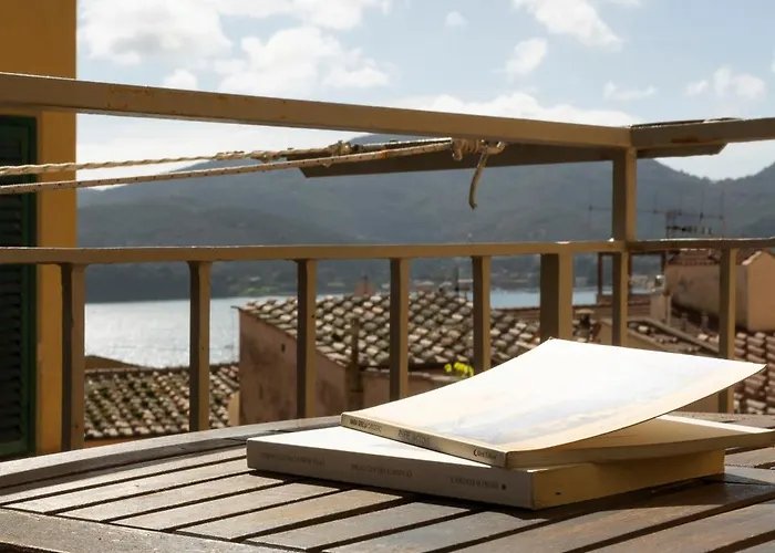 Vakantiehuis Tra Tetti E Mare - Helloelba *