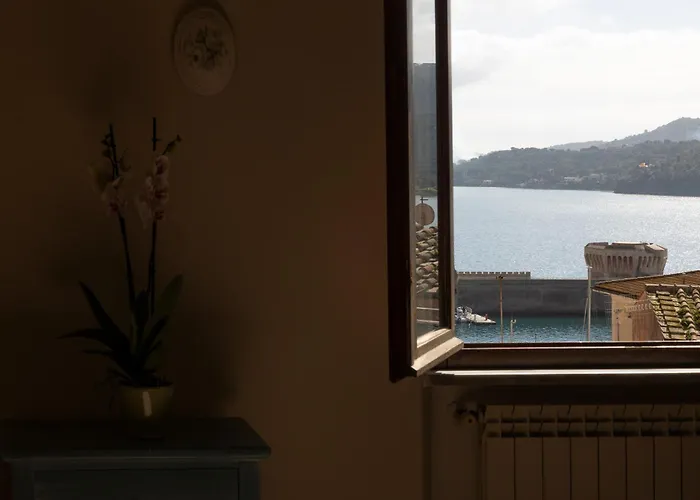 Vakantiehuis Tra Tetti E Mare - Helloelba Portoferraio