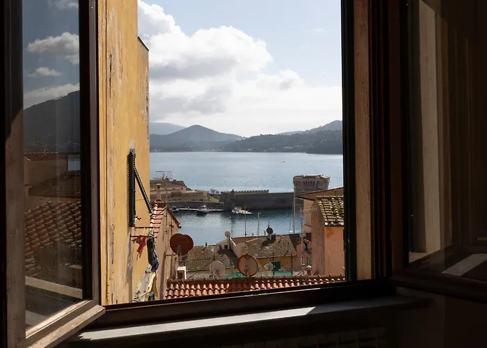 Tra Tetti E Mare - Helloelba Portoferraio