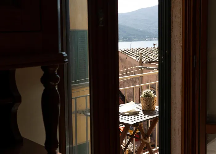 Vakantiehuis Tra Tetti E Mare - Helloelba *